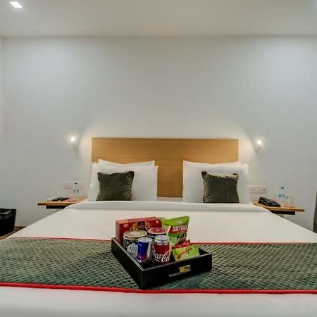 Hotel Town Plaza Пюн Екстериор снимка