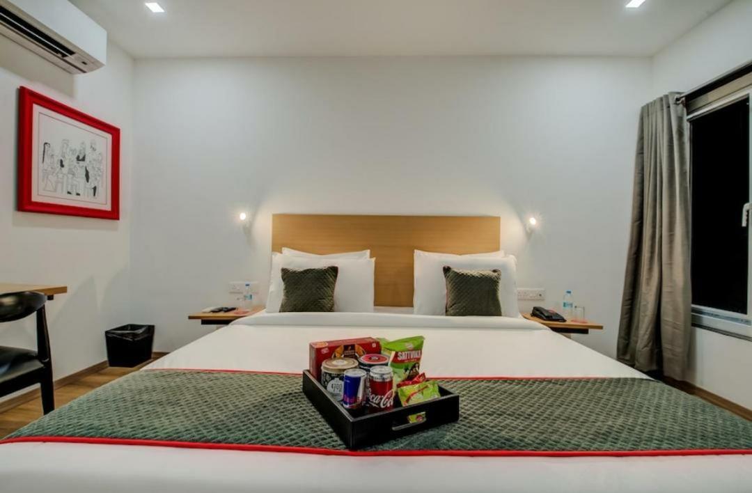 Hotel Town Plaza Пюн Екстериор снимка