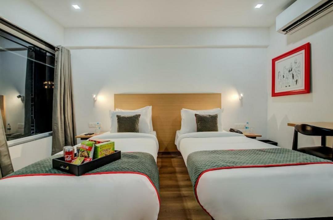 Hotel Town Plaza Пюн Екстериор снимка