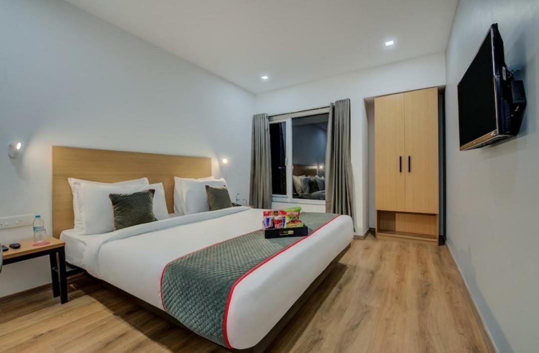 Hotel Town Plaza Пюн Екстериор снимка