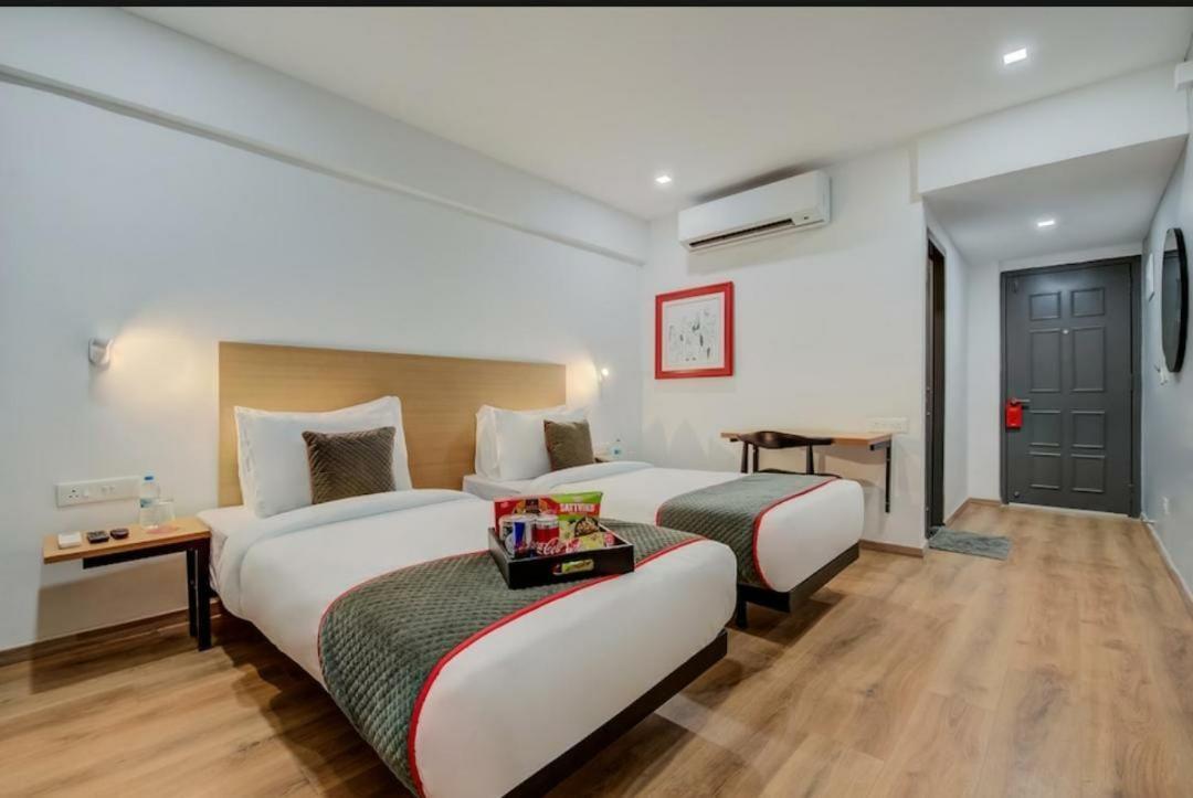 Hotel Town Plaza Пюн Екстериор снимка