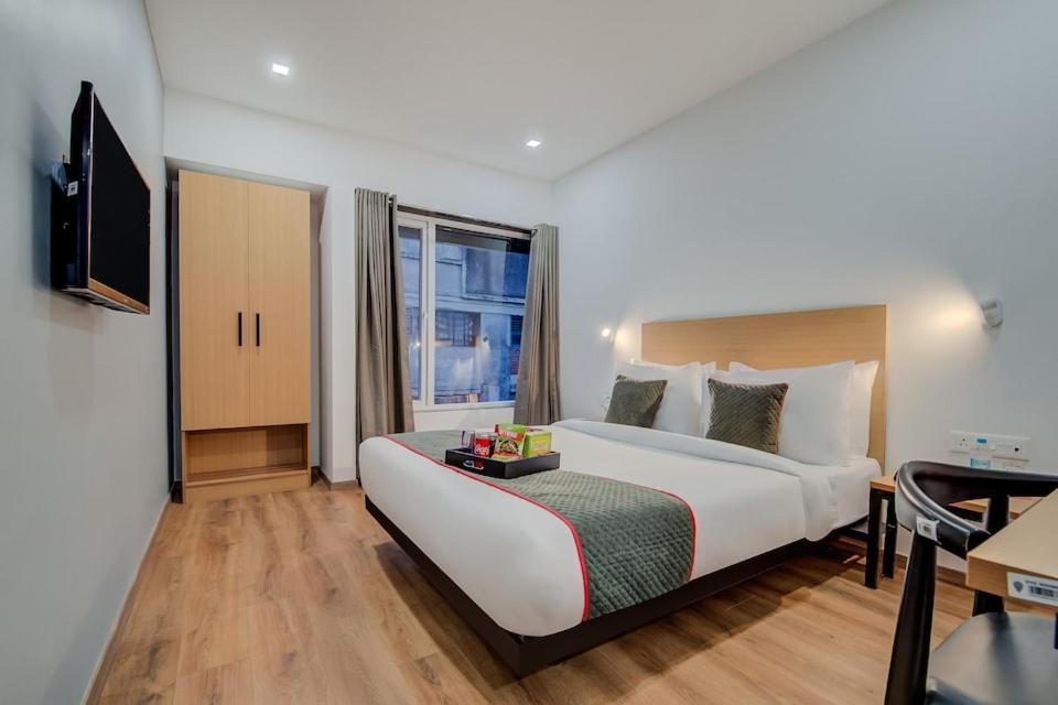 Hotel Town Plaza Пюн Екстериор снимка