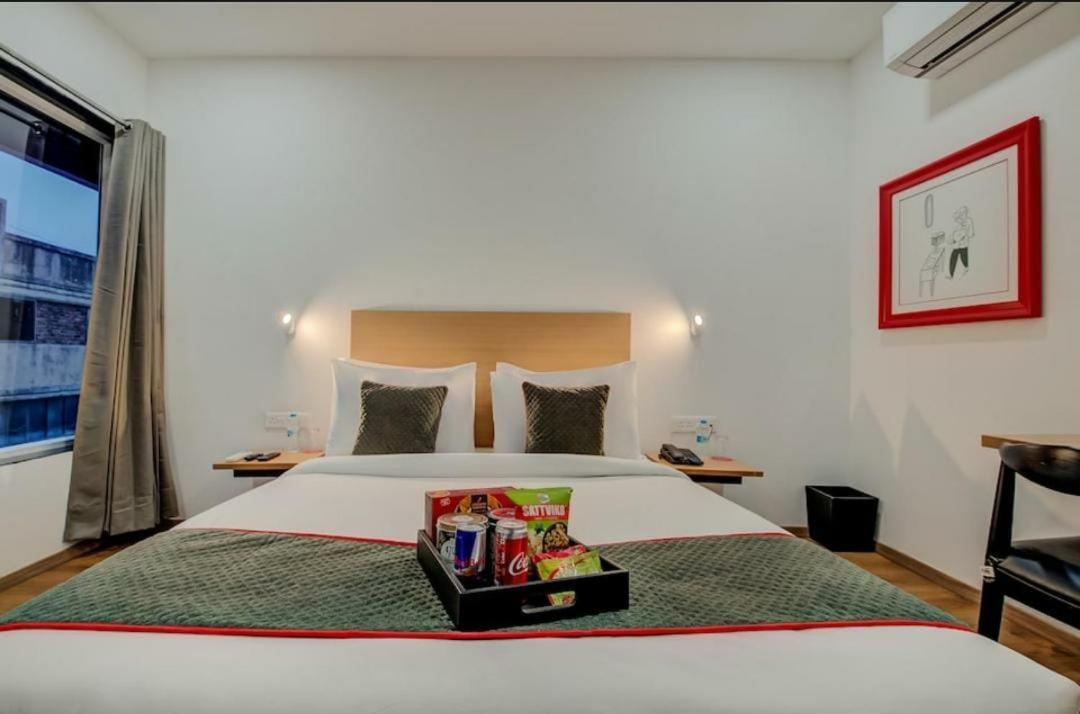 Hotel Town Plaza Пюн Екстериор снимка