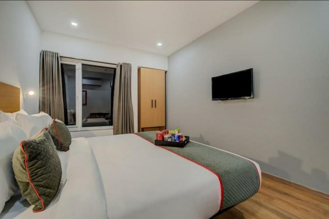 Hotel Town Plaza Пюн Екстериор снимка